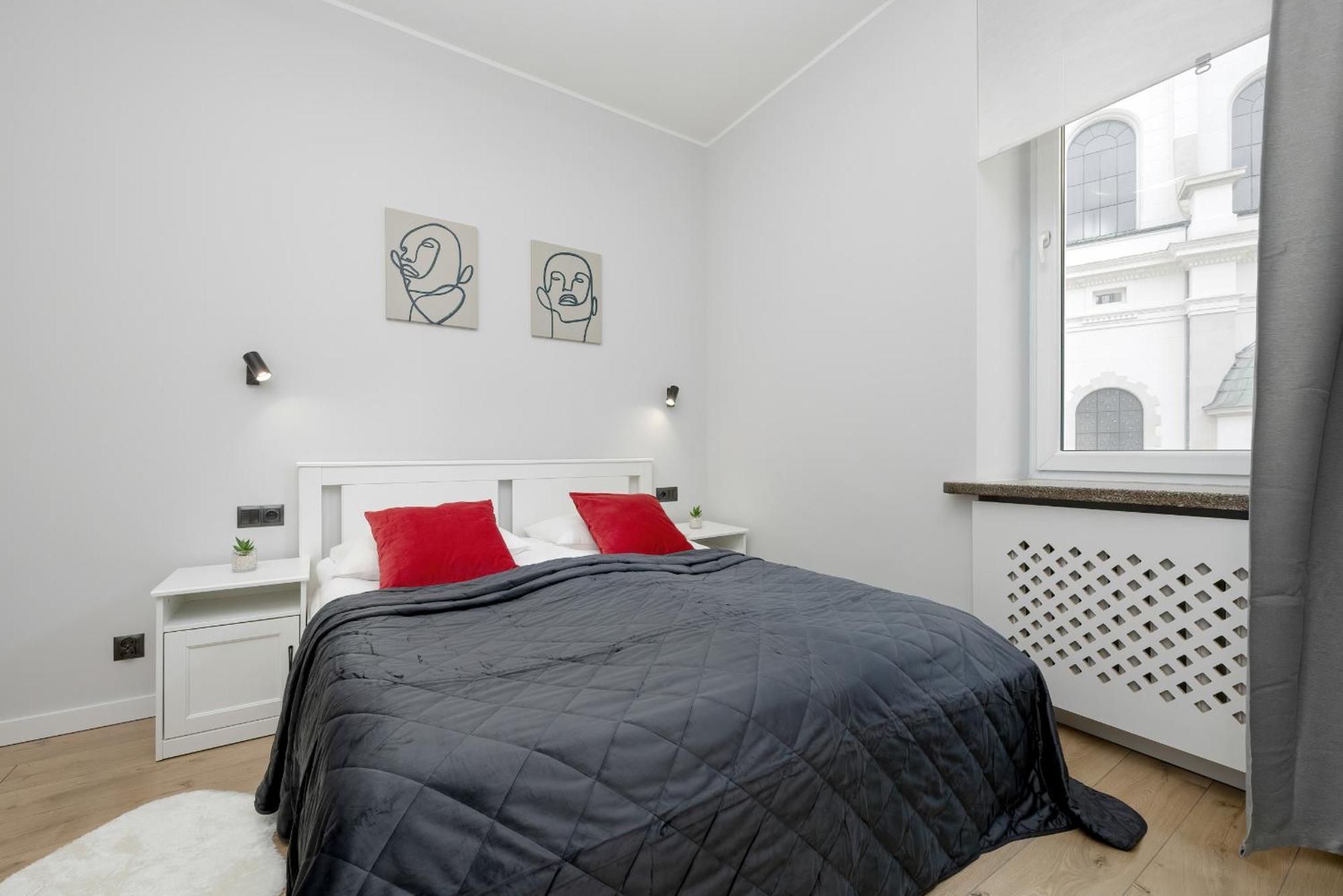 Exclusive Grey And Red Apartment In Warsaw Center By Noclegi Renters Экстерьер фото